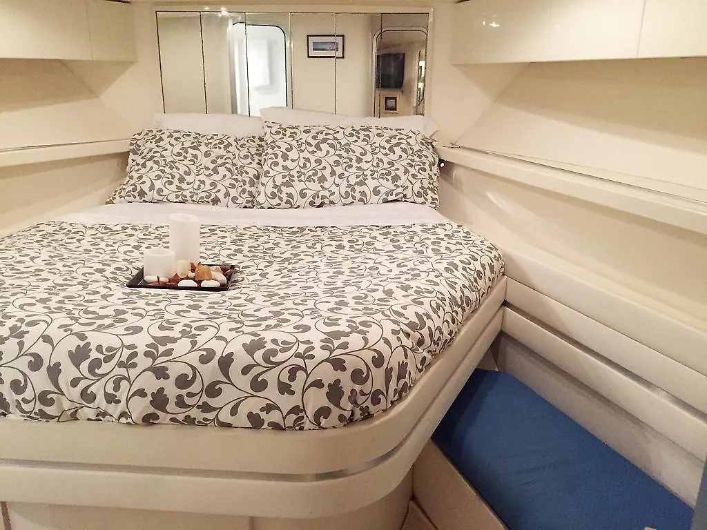 Boats & Breakfast Genova Porto Antico Fortyseven Hotel