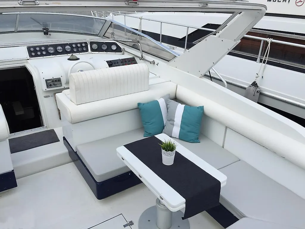 Botel Boats & Breakfast Genova Porto Antico Fortyseven Hotel